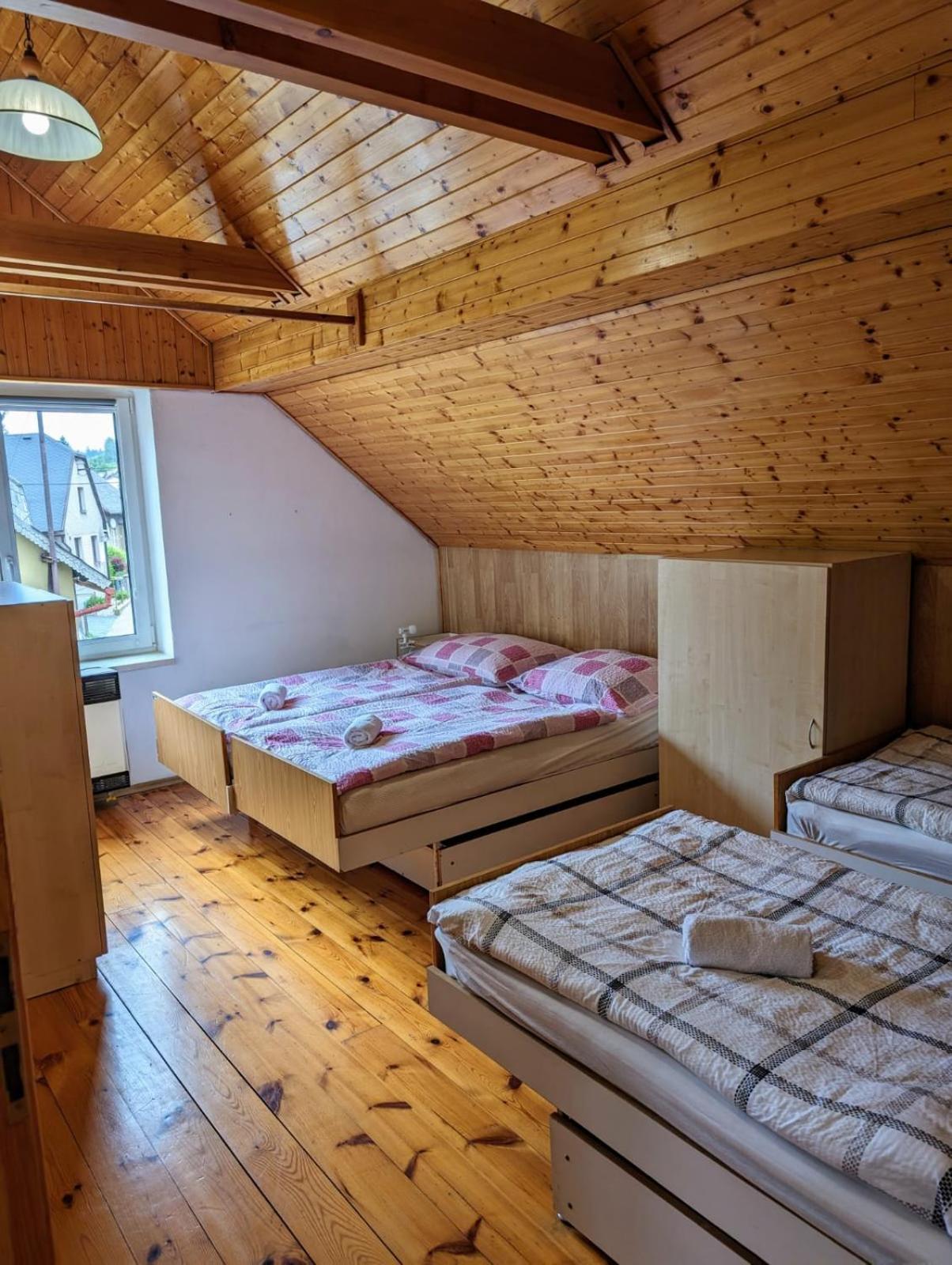 Apartman V Pensionu U Holzaepfelu แชร์เวนี กอสตาเลตส์ ภายนอก รูปภาพ
