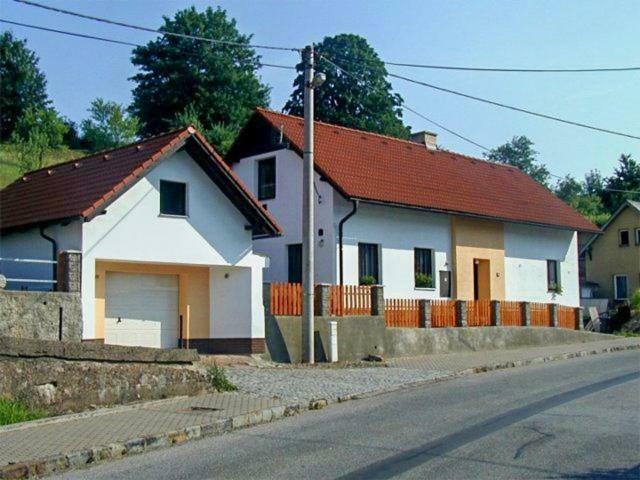Apartman V Pensionu U Holzaepfelu แชร์เวนี กอสตาเลตส์ ภายนอก รูปภาพ